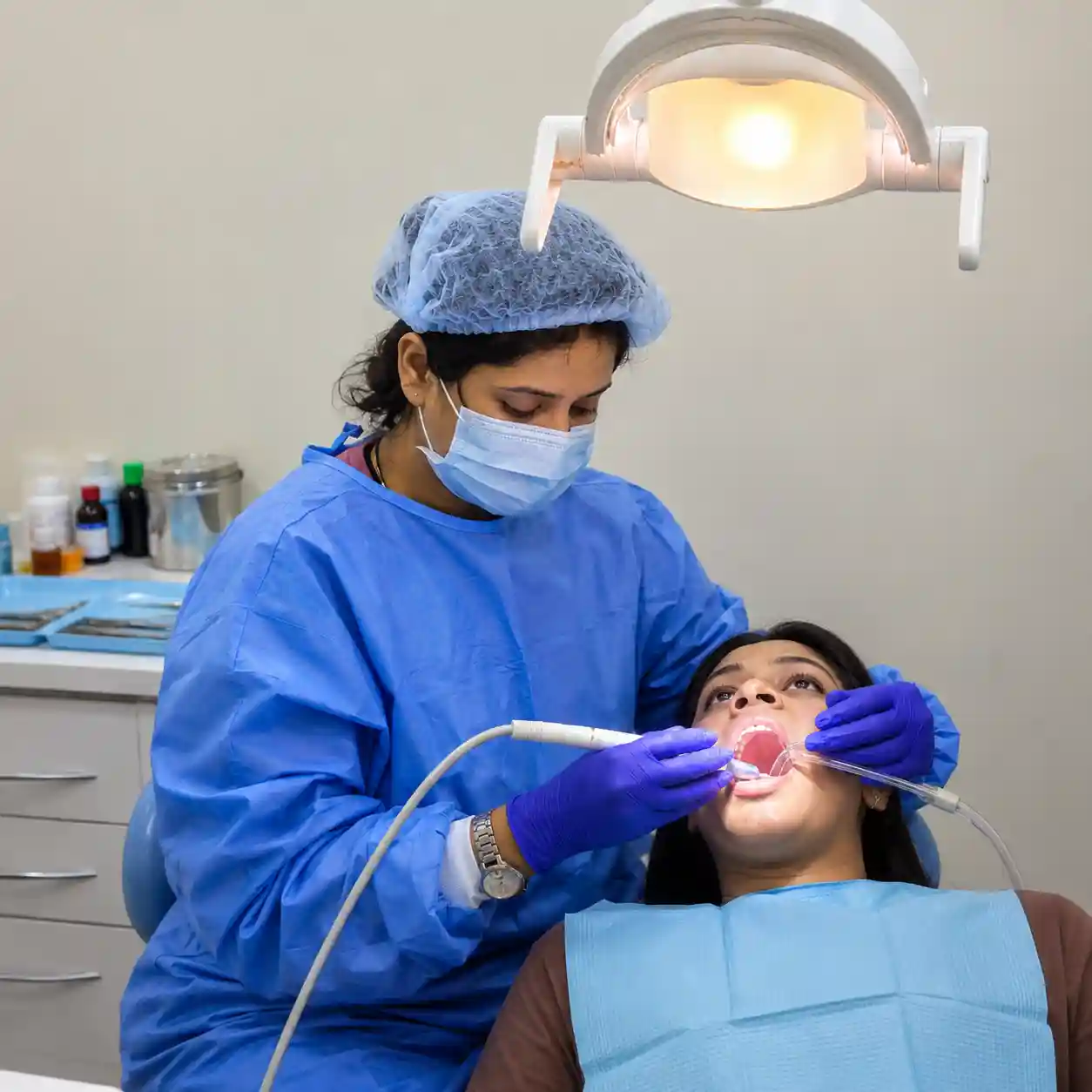 Scaling and polishing treatment room at Radiant 32, Bhowanipore